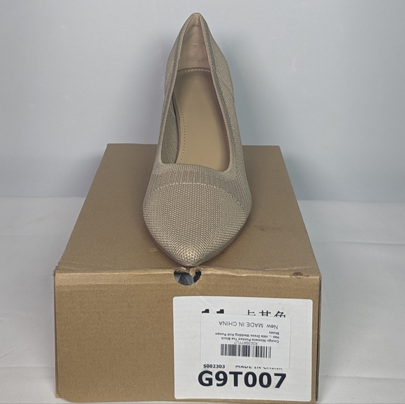 NEW Coutgo Womens Knit Pump Closed Pointed Toe Sz 11 taupe - Picture 3 of 3